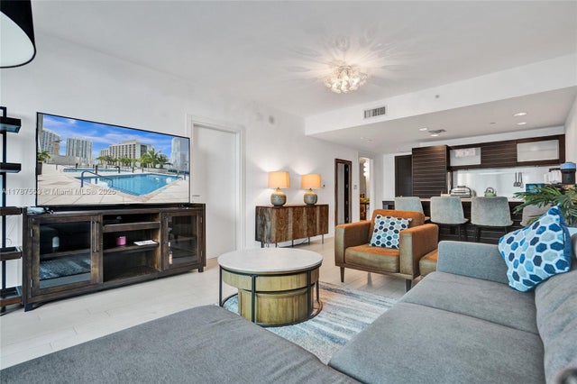 3 of 27 - 200 Biscayne Boulevard Way 3211, Miami, FL