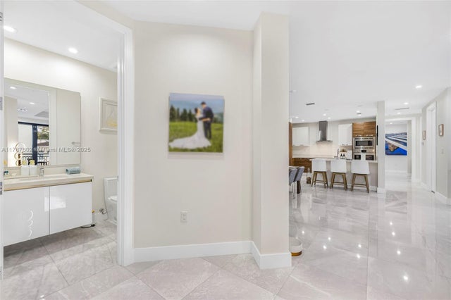 3 of 61 - 718 Valencia Ave 206, Coral Gables, FL