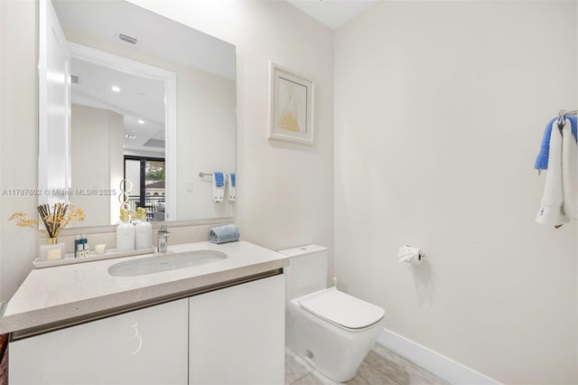 4 of 61 - 718 Valencia Ave 206, Coral Gables, FL