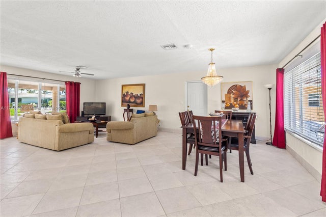 3 of 16 - 1031 Se 14th Dr, Deerfield Beach, FL