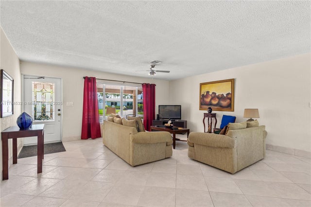 5 of 16 - 1031 Se 14th Dr, Deerfield Beach, FL