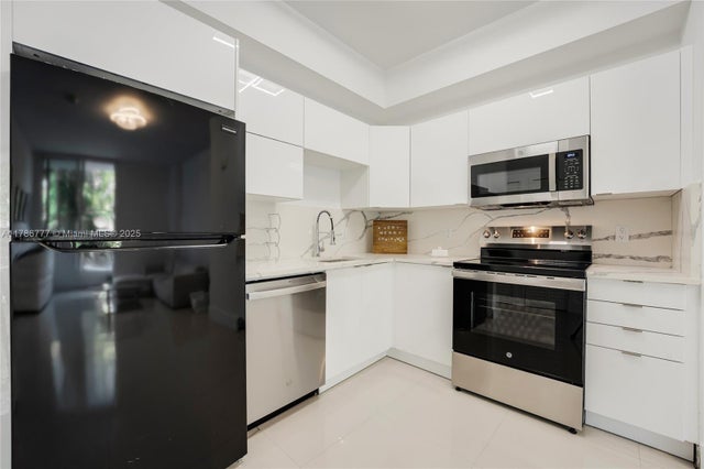 4 of 16 - 2020 Prairie Ave 205, Miami Beach, FL