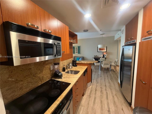 3 of 10 - 1395 Brickell Ave 3211, Miami, FL