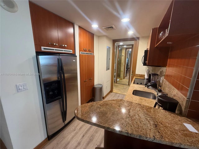 4 of 10 - 1395 Brickell Ave 3211, Miami, FL