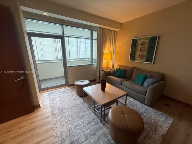 5 of 10 - 1395 Brickell Ave 3211, Miami, FL