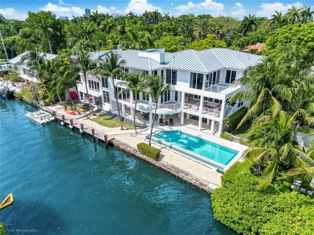 2 of 40 - 3835 Carole Ct, Miami, FL