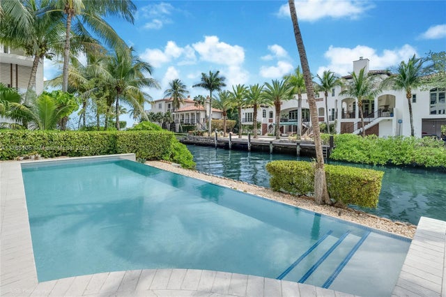 3 of 40 - 3835 Carole Ct, Miami, FL