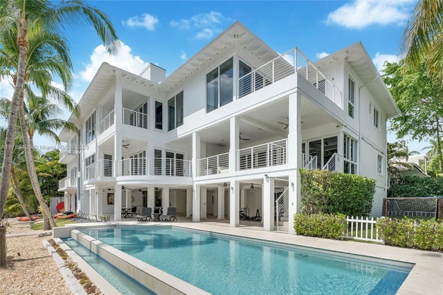 4 of 40 - 3835 Carole Ct, Miami, FL