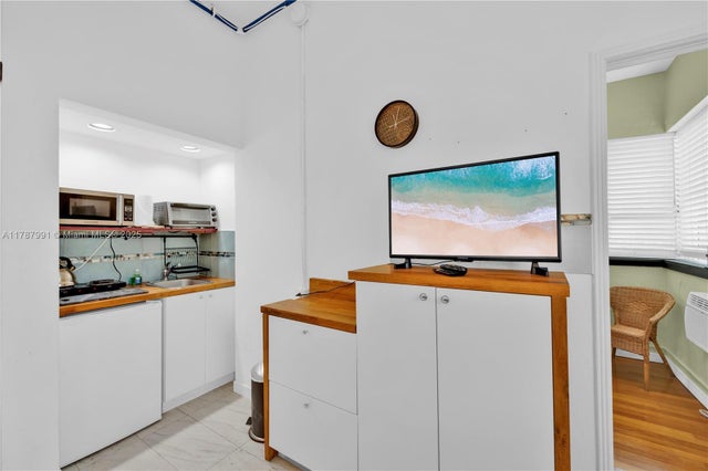 3 of 19 - 255 W 24th St 136, Miami Beach, FL