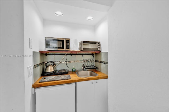 4 of 19 - 255 W 24th St 136, Miami Beach, FL