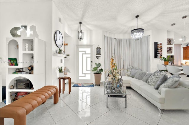 4 of 32 - 5566 Nw 102nd Pl, Doral, FL