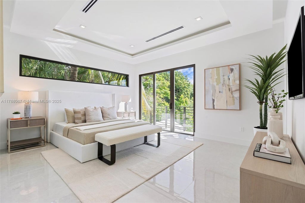 1233 Sw 13 Ave, Miami