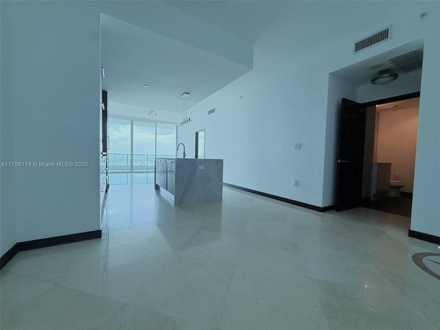 3 of 35 - 900 Biscayne Blvd 3803, Miami, FL