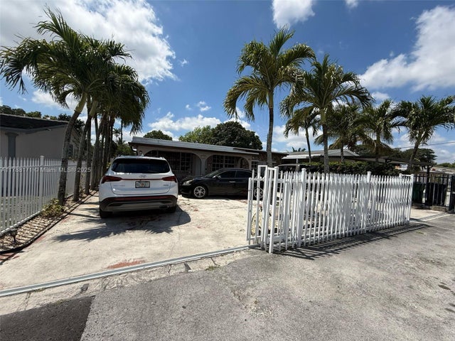 1 of 21 - 3434 Nw 101st St, Miami, FL