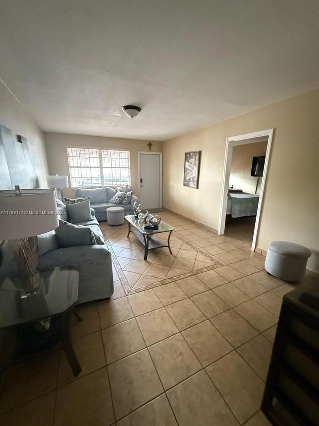 5 of 21 - 3434 Nw 101st St, Miami, FL