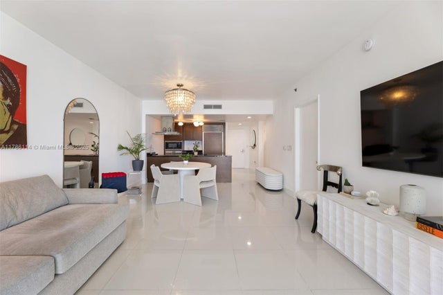 3 of 12 - 495 Brickell Ave 3509, Miami, FL