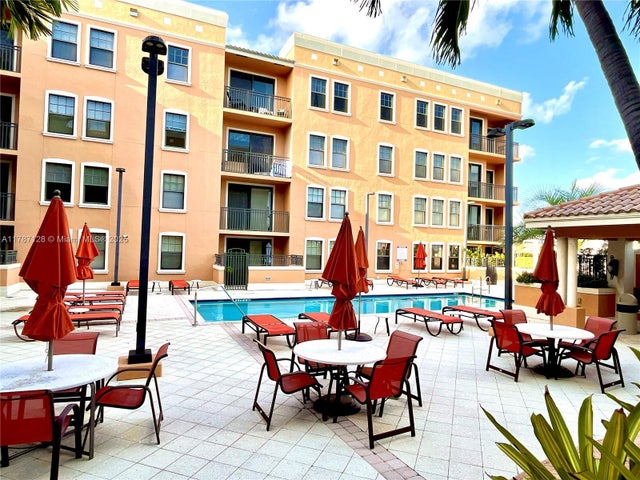 1 of 21 - 511 Lucerne Ave 408, Lake Worth, FL
