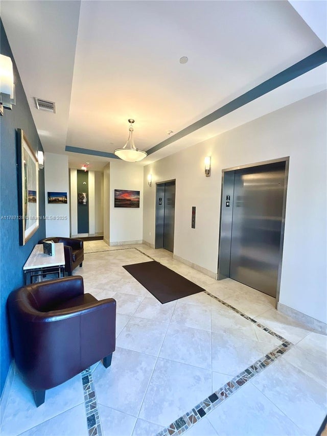 4 of 21 - 511 Lucerne Ave 408, Lake Worth, FL