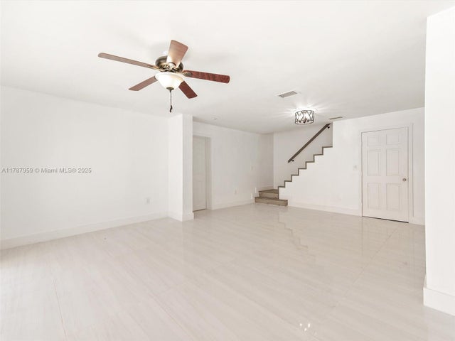 4 of 34 - 13841 Sw 17th Ter, Miami, FL