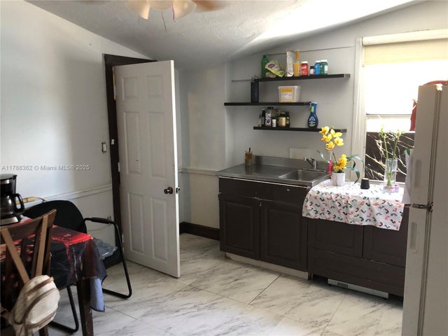 4 of 12 - 2231 Sw 57th Ct, Miami, FL