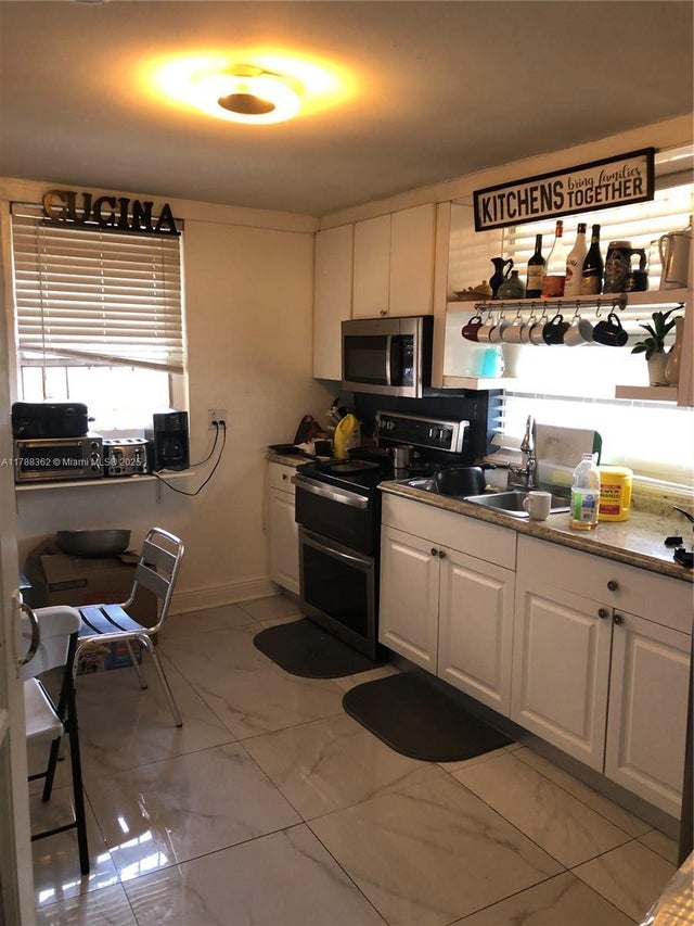 5 of 12 - 2231 Sw 57th Ct, Miami, FL