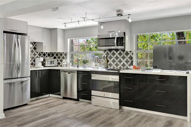 4 of 21 - 3375 Sw 29th Ter, Miami, FL