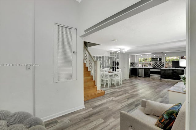5 of 21 - 3375 Sw 29th Ter, Miami, FL
