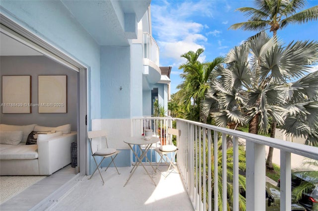 1 of 67 - 381 Franklin St, Hollywood, FL