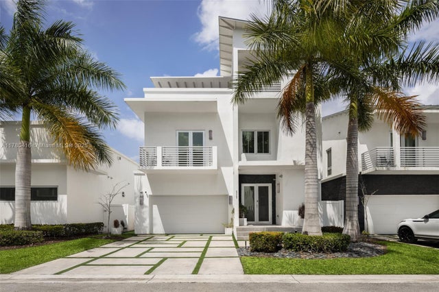 1 of 33 - 8249 Nw 33rd Ter, Doral, FL