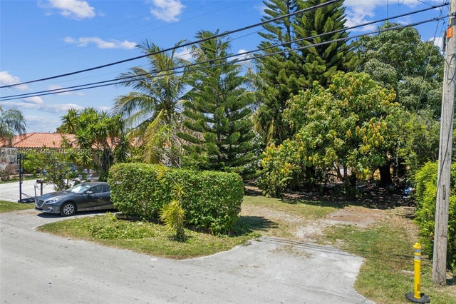 3 of 8 - 2953 Sw 17th St, Miami, FL