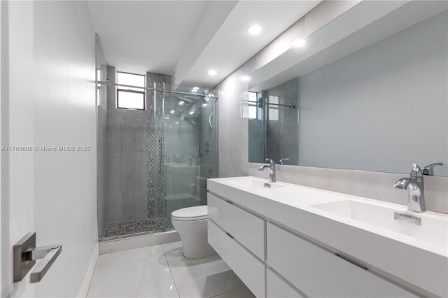 3 of 39 - 2500 Parkview Dr 1121, Hallandale Beach, FL