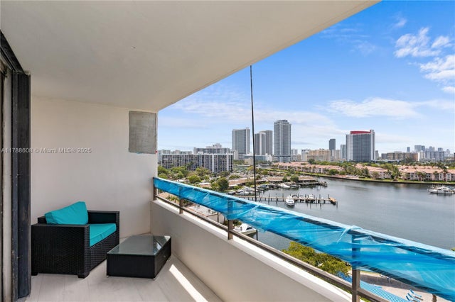 4 of 39 - 2500 Parkview Dr 1121, Hallandale Beach, FL