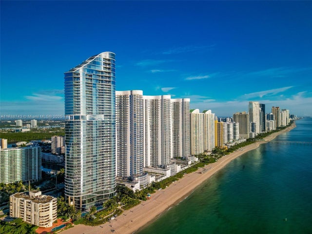 3 of 5 - 15701 Collins Ave Parking Tandem, Sunny Isles Beach, FL