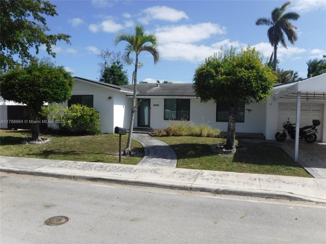 1 of 34 - 2020 Ne 203rd St, Miami, FL