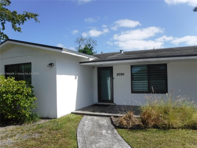 2 of 34 - 2020 Ne 203rd St, Miami, FL
