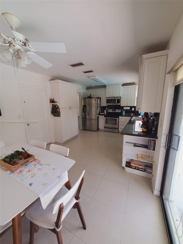 4 of 34 - 2020 Ne 203rd St, Miami, FL
