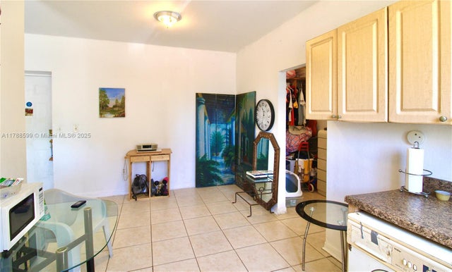 3 of 29 - 1021 Nw 3rd St 201, Miami, FL