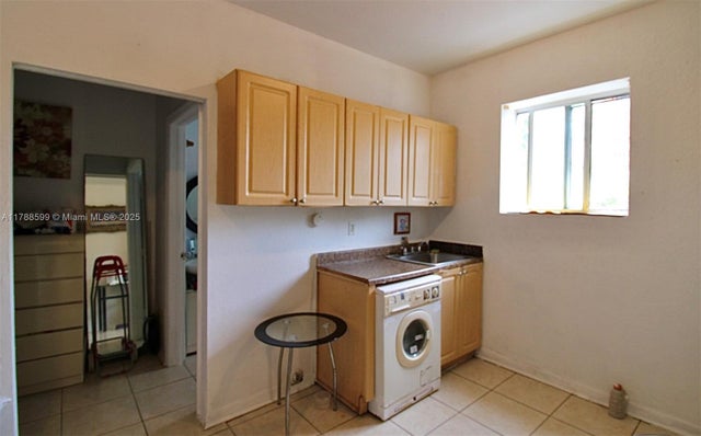 5 of 29 - 1021 Nw 3rd St 201, Miami, FL