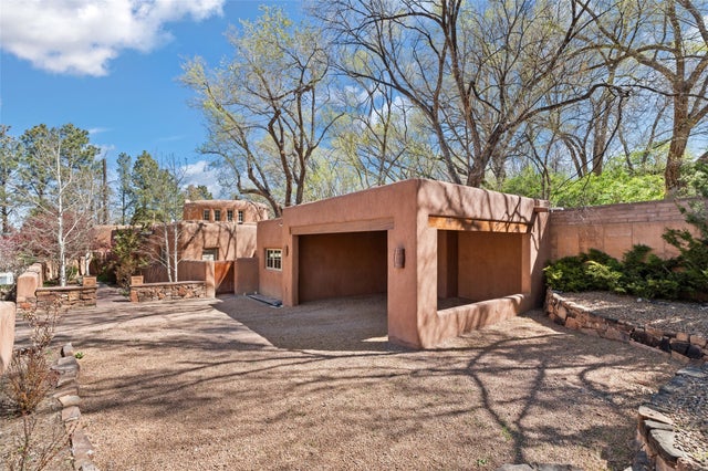 830 El Caminito, Santa Fe