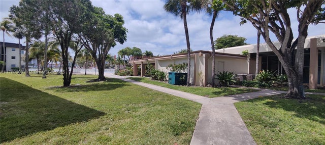 1 of 25 - 1540 Ne 191st St 122, Miami, FL