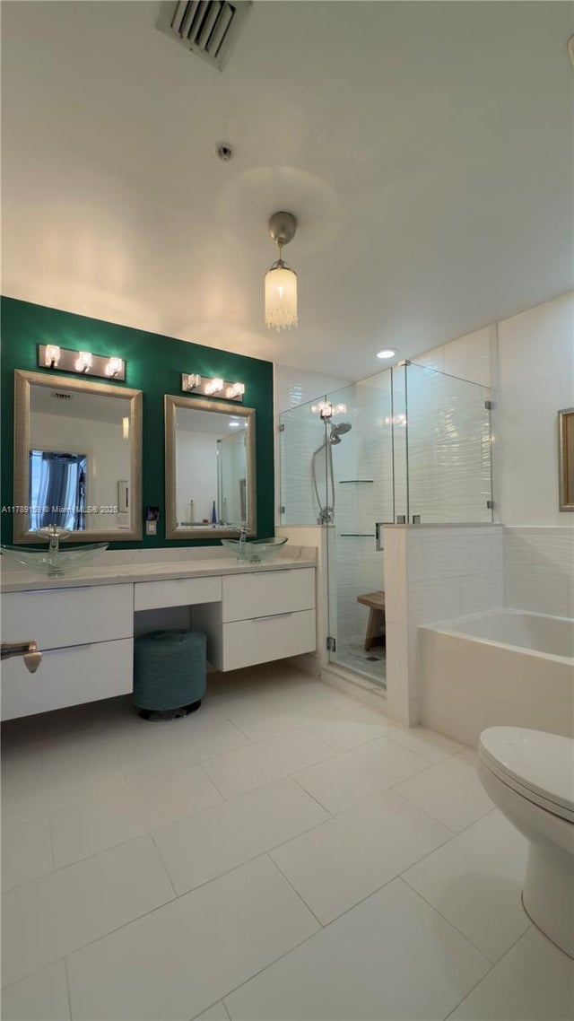 5 of 13 - 3001 Ne 185th St 532, Aventura, FL