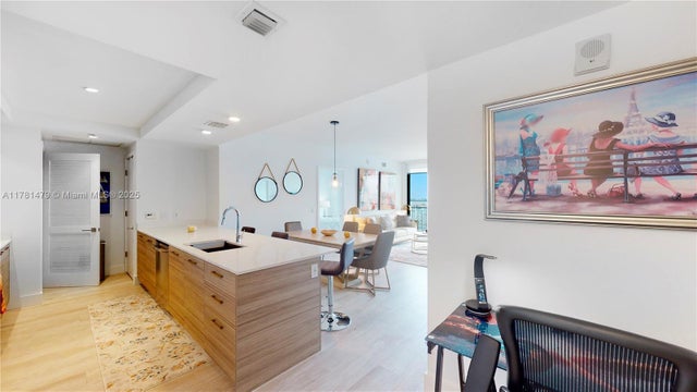 5 of 25 - 121 Ne 34th St 2607, Miami, FL