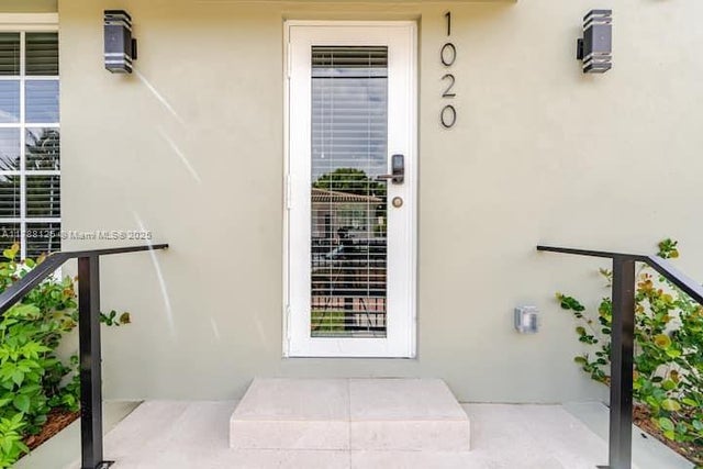 3 of 37 - 1020 6th St, Miami Beach, FL