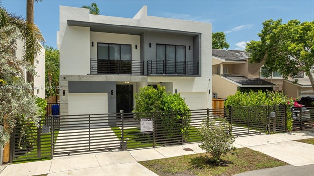 4 of 72 - 3045 Elizabeth St 3045, Miami, FL