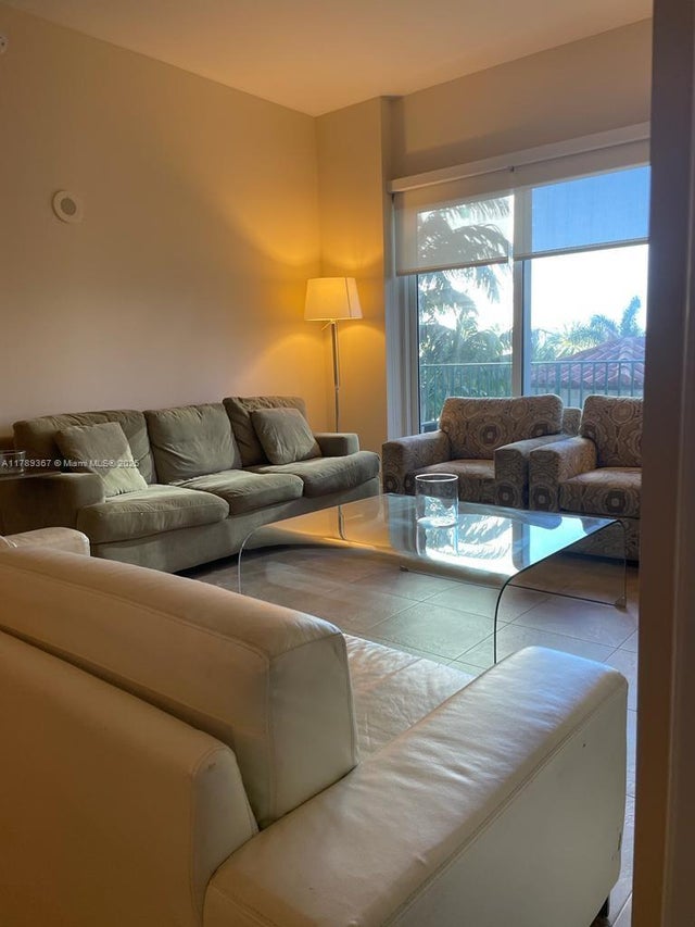 2 of 22 - 20000 E Country Club Dr 405, Aventura, FL