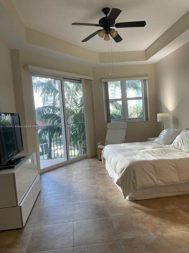 5 of 22 - 20000 E Country Club Dr 405, Aventura, FL