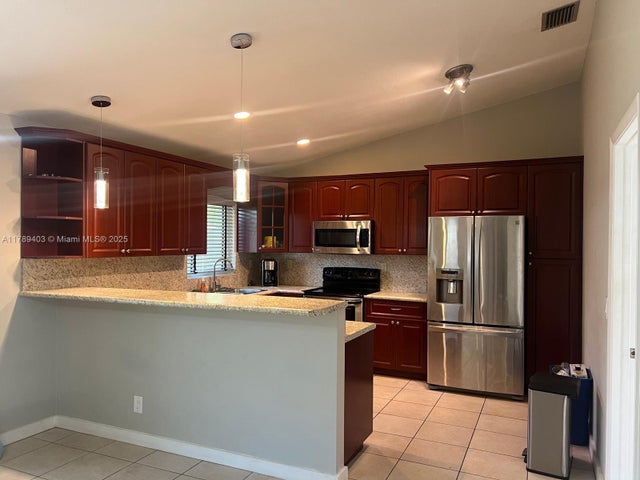 5 of 31 - 7522 Sw 6th St, North Lauderdale, FL