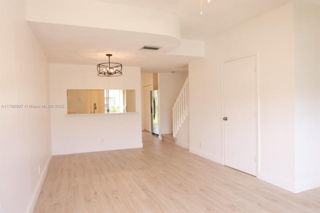5 of 39 - 16686 Hemingway Dr 16686, Weston, FL