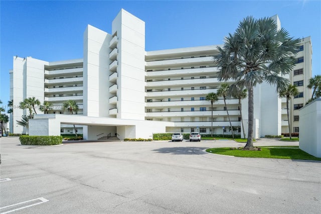 3 of 51 - 19800 Sandpointe Bay Dr 506, Tequesta, FL