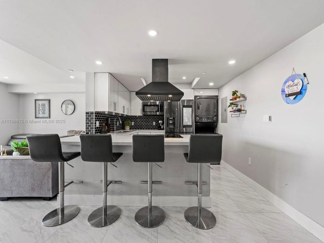 4 of 40 - 911 E Ponce De Leon Blvd 1601, Coral Gables, FL
